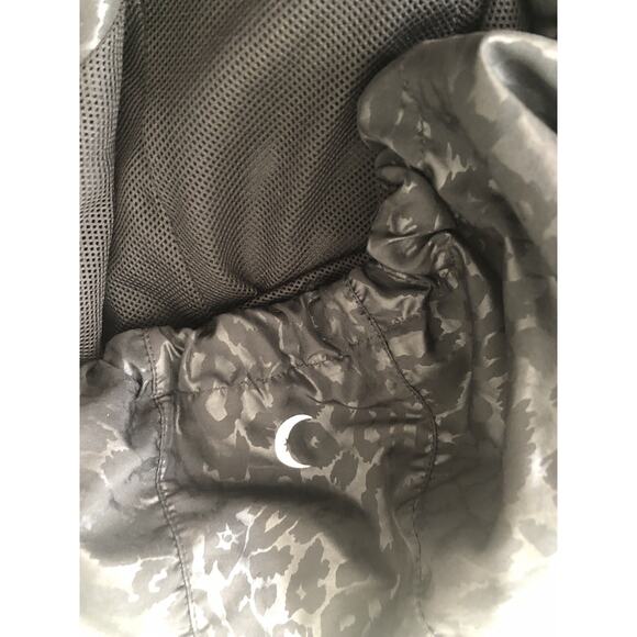 Zyia Active Women Windbreaker Hooded Black Animal Print Full Zip Jacket Large H1 - Picture 6 of 8